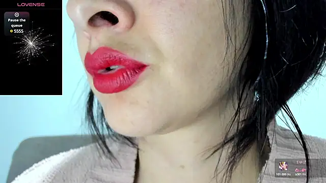 Snapshot of queen_fetish chatting on 02.14.25 queen fetish online show from 02.14.25