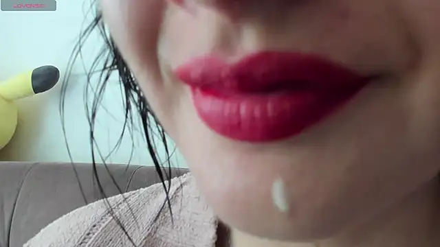 Snapshot of queen_fetish chatting on 03.05.25 queen fetish online show from 03.05.25