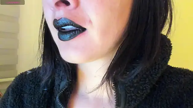 Snapshot of queen_fetish chatting on 09.30.25 queen fetish online show from 09.30.25