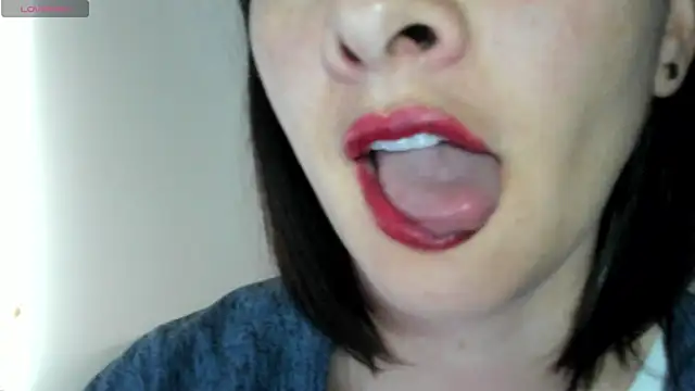 Snapshot of queen_fetish chatting on 10.15.25 queen fetish online show from 10.15.25