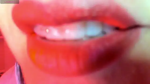 Snapshot of queen_fetish chatting on 10.16.25 queen fetish online show from 10.16.25