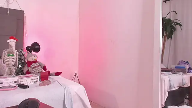 evelynjohnsoon online show from 12.12.24