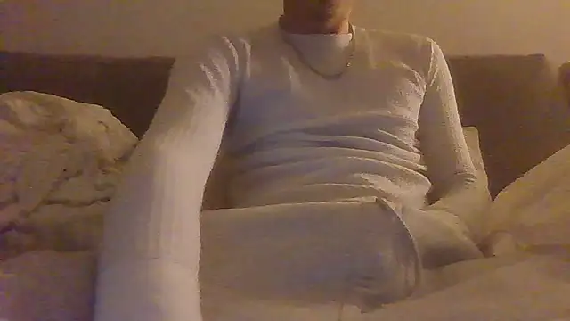 Snapshot of dominateurHot chatting on 12.23.25 dominateurHot online show from 12.23.25