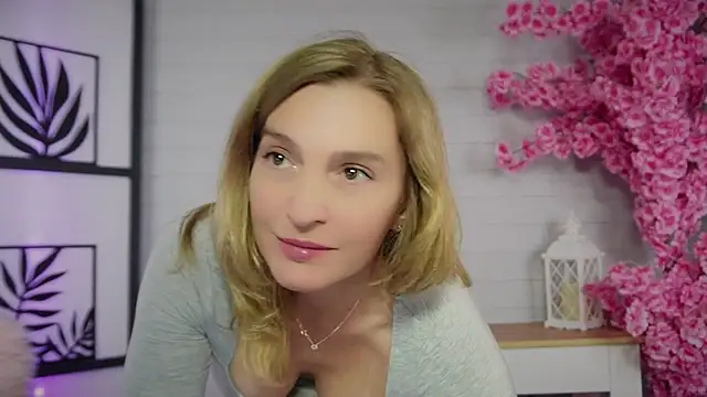 Snapshot of ms_natty chatting on 10.08.25 ms natty online show from 10.08.25