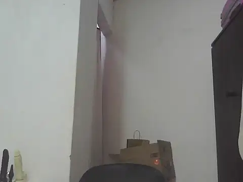 Snapshot of Sexxybella27 chatting on 10.17.25 Sexxybella27 online show from 10.17.25