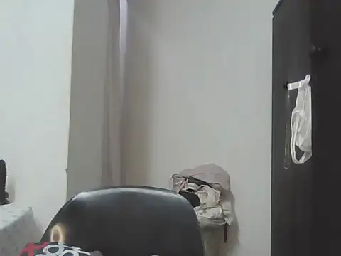 Snapshot of Sexxybella27 chatting on 10.24.25 Sexxybella27 online show from 10.24.25