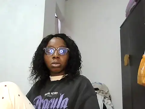 Snapshot of Sexxybella27 chatting on 11.07.25 Sexxybella27 online show from 11.07.25