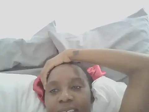 Snapshot of Sexxybella27 chatting on 11.08.25 Sexxybella27 online show from 11.08.25