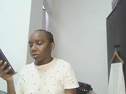 Snapshot of Sexxybella27 chatting on 11.10.25 Sexxybella27 online show from 11.10.25