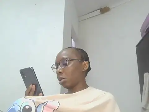 Snapshot of Sexxybella27 chatting on 11.12.25 Sexxybella27 online show from 11.12.25