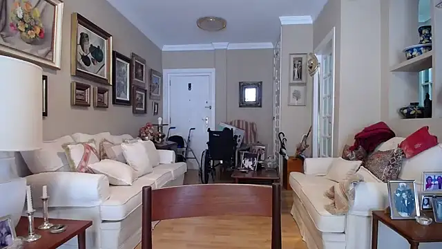Snapshot of claudia chatting on 05.25.26 claudia online show from 05.25.26