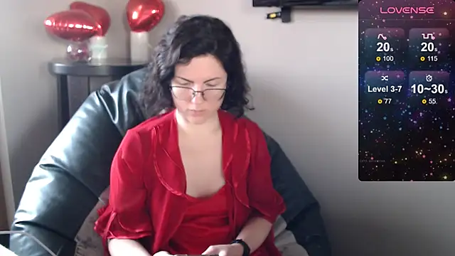 Snapshot of vaders_daughter chatting on 02.12.25 vaders daughter online show from 02.12.25