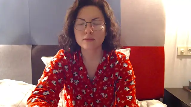 Snapshot of vaders_daughter chatting on 02.12.25 vaders daughter online show from 02.12.25