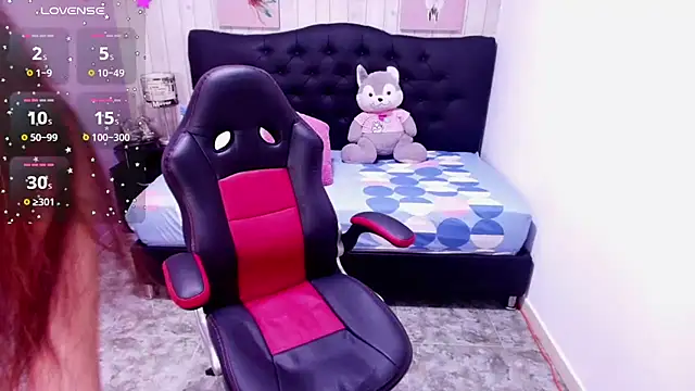 julieth love  online show from 11.13.25