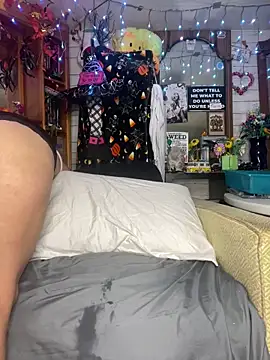 TrenaAnne online show from 09.21.25