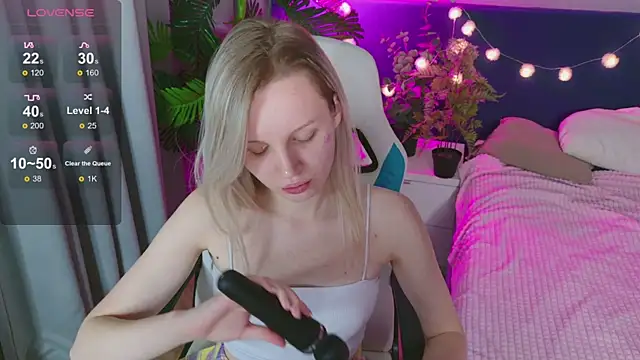 Snapshot of Beatrica_Klein chatting on 01.12.25 Beatrica Klein online show from 01.12.25