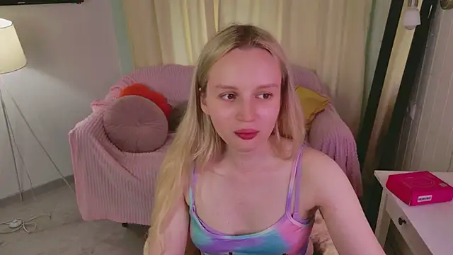 Snapshot of Beatrica_Klein chatting on 06.12.26 Beatrica Klein online show from 06.12.26