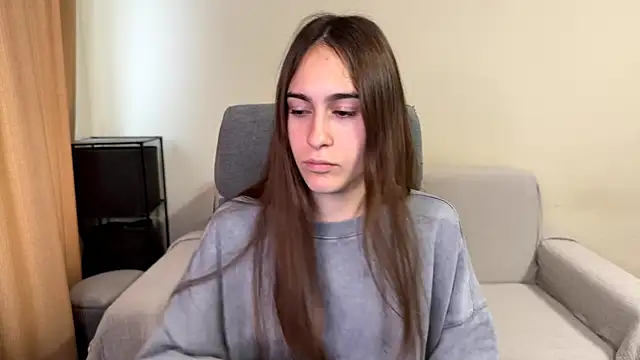 Snapshot of AliceKolltt chatting on 10.21.25 AliceKolltt online show from 10.21.25