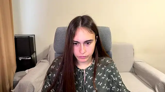 Snapshot of AliceKolltt chatting on 10.23.25 AliceKolltt online show from 10.23.25