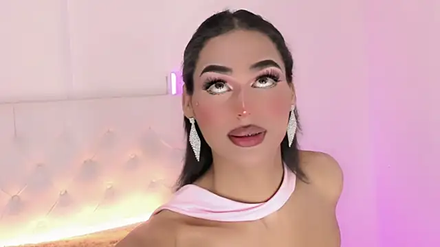 Snapshot of amal_baddell chatting on 12.21.25 amal baddell online show from 12.21.25