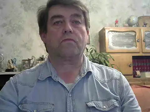 Snapshot of sympatrique chatting on 12.12.24 sympatrique online show from 12.12.24