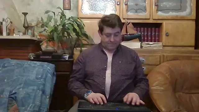 Snapshot of sympatrique chatting on 02.14.25 sympatrique online show from 02.14.25