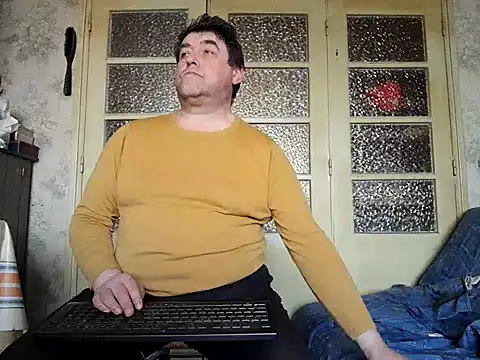 Snapshot of sympatrique chatting on 03.22.25 sympatrique online show from 03.22.25