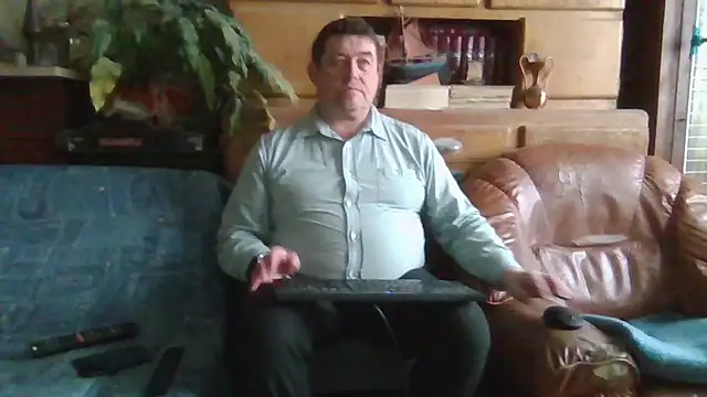 Snapshot of sympatrique chatting on 12.01.25 sympatrique online show from 12.01.25