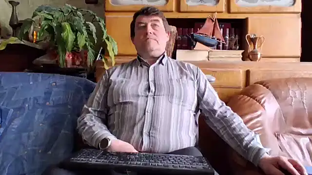 Snapshot of sympatrique chatting on 02.17.26 sympatrique online show from 02.17.26