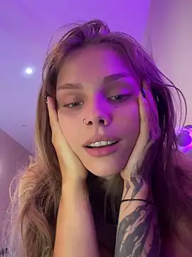 Snapshot of HumbleJess chatting on 12.28.24 HumbleJess online show from 12.28.24