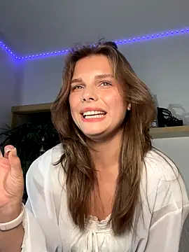 Snapshot of HumbleJess chatting on 10.06.25 HumbleJess online show from 10.06.25