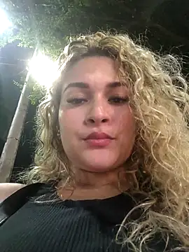 Sara smiiith211 online show from 12.20.25