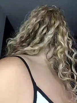 Sara smiiith211 online show from 12.21.25