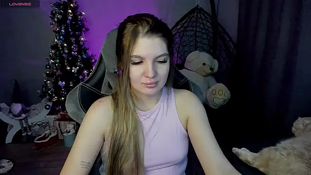 Snapshot of lily_williamss chatting on 12.17.24 lily williamss online show from 12.17.24
