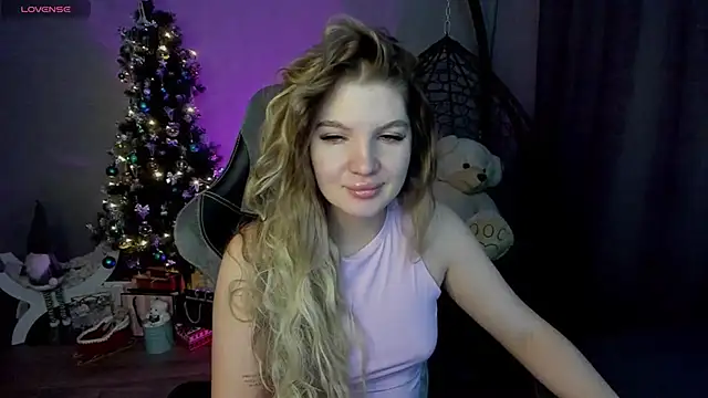Snapshot of lily_williamss chatting on 12.19.24 lily williamss online show from 12.19.24
