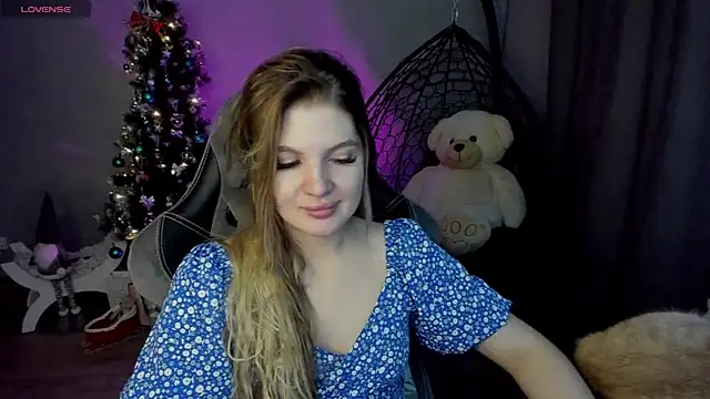 Snapshot of lily_williamss chatting on 12.23.24 lily williamss online show from 12.23.24