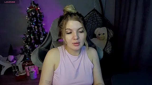 Snapshot of lily_williamss chatting on 01.12.25 lily williamss online show from 01.12.25