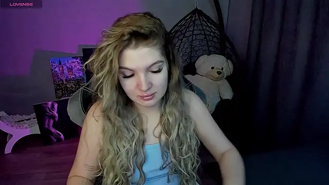 Snapshot of lily_williamss chatting on 01.19.25 lily williamss online show from 01.19.25