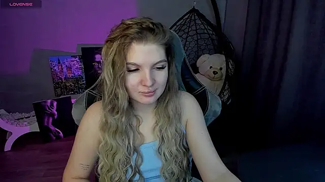 Snapshot of lily_williamss chatting on 01.19.25 lily williamss online show from 01.19.25