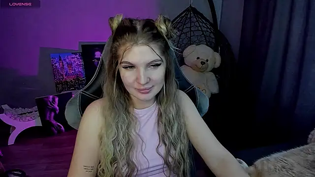 Snapshot of lily_williamss chatting on 01.23.25 lily williamss online show from 01.23.25