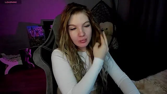 Snapshot of lily_williamss chatting on 01.24.25 lily williamss online show from 01.24.25