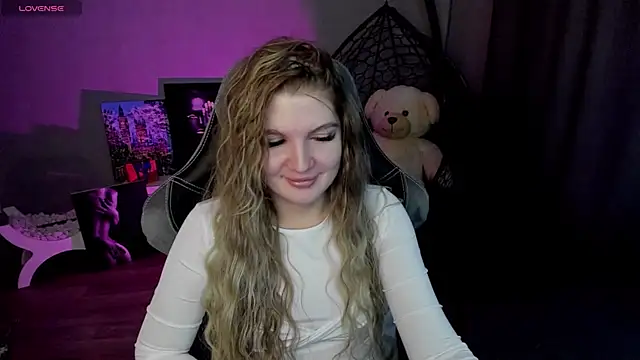 Snapshot of lily_williamss chatting on 01.28.25 lily williamss online show from 01.28.25