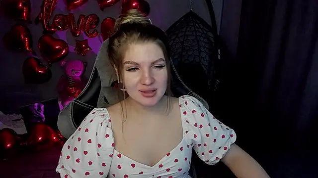 Snapshot of lily_williamss chatting on 02.14.25 lily williamss online show from 02.14.25