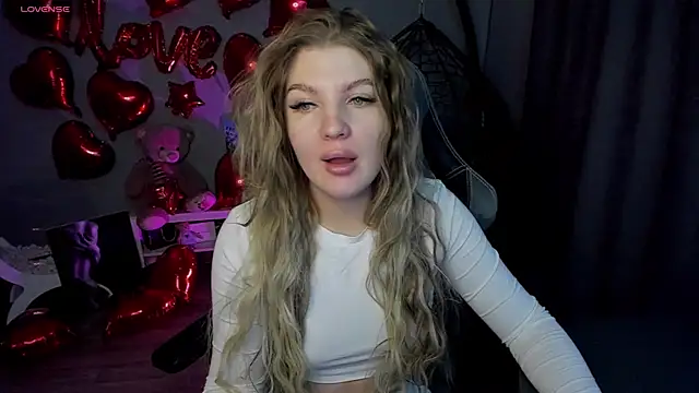 Snapshot of lily_williamss chatting on 02.19.25 lily williamss online show from 02.19.25