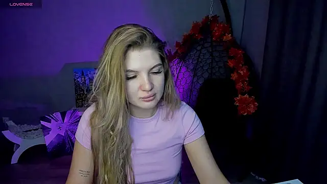 Snapshot of lily_williamss chatting on 10.05.25 lily williamss online show from 10.05.25