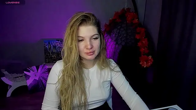 Snapshot of lily_williamss chatting on 10.09.25 lily williamss online show from 10.09.25