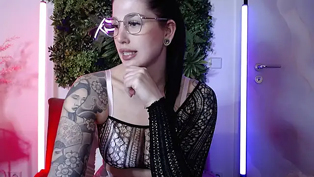 KiraKane1 online show from 02.05.25