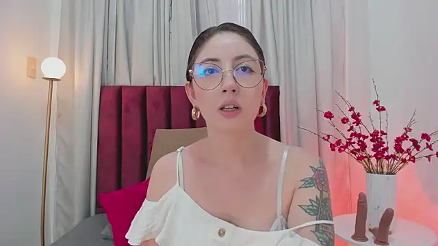 Emilywatsonn online show from 12.20.24