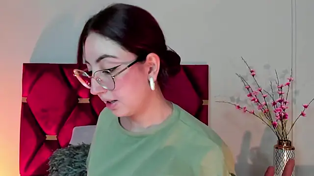 Emilywatsonn online show from 01.03.25