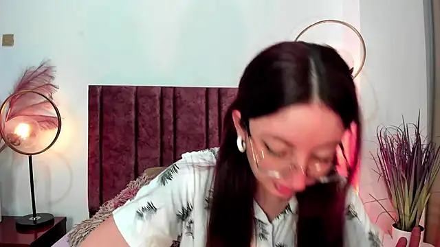 Emilywatsonn online show from 02.07.25